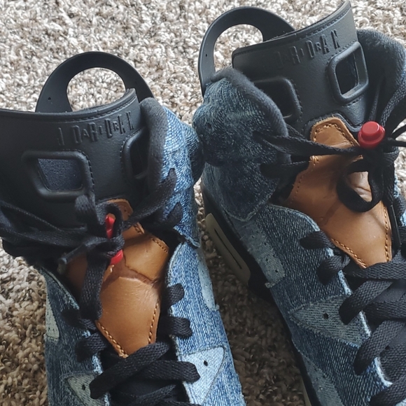 Washed Denim Air Jordan 6 Retro Sneakers - Picture 6 of 7